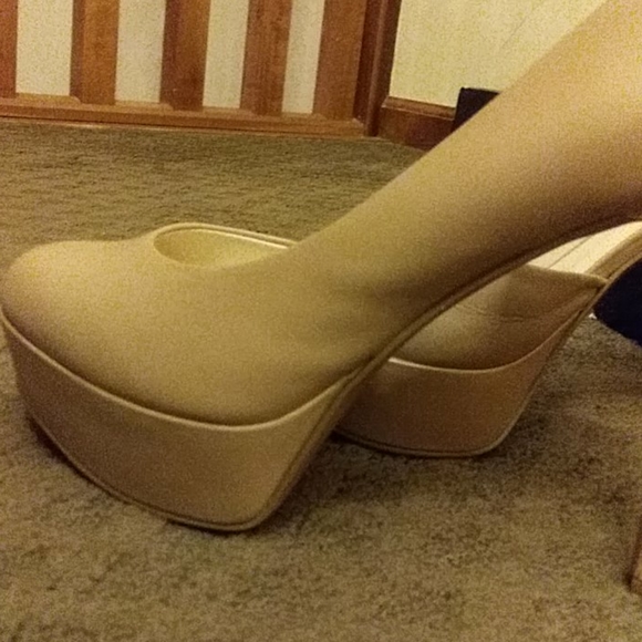 Taupe Nine West Heels - Picture 8 of 8